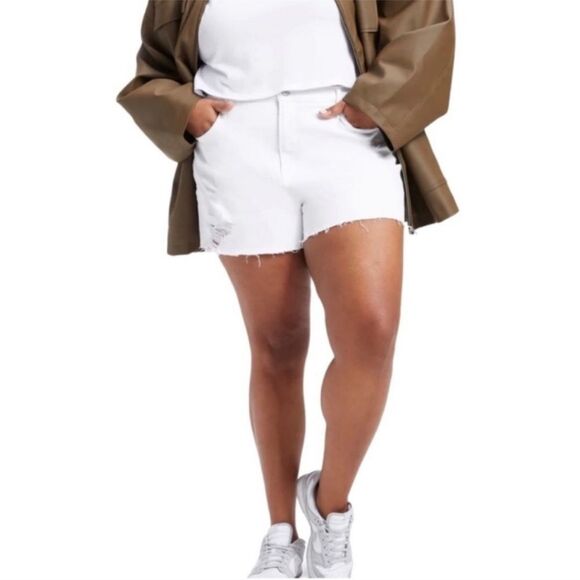 Good American Plus 90s Solid White Distressed Raw Hem Denim Shorts - Picture 3 of 13